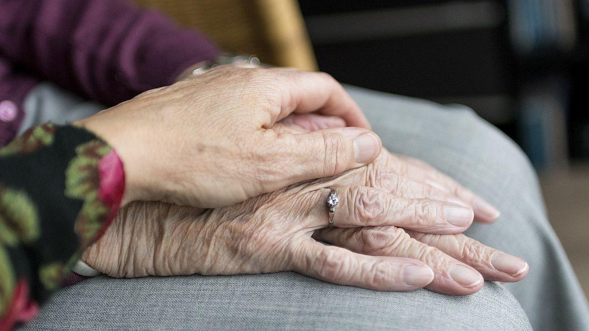 Descinderi în masă la un azil de vârsnici din Dorohoi, după ce o bătrână a murit