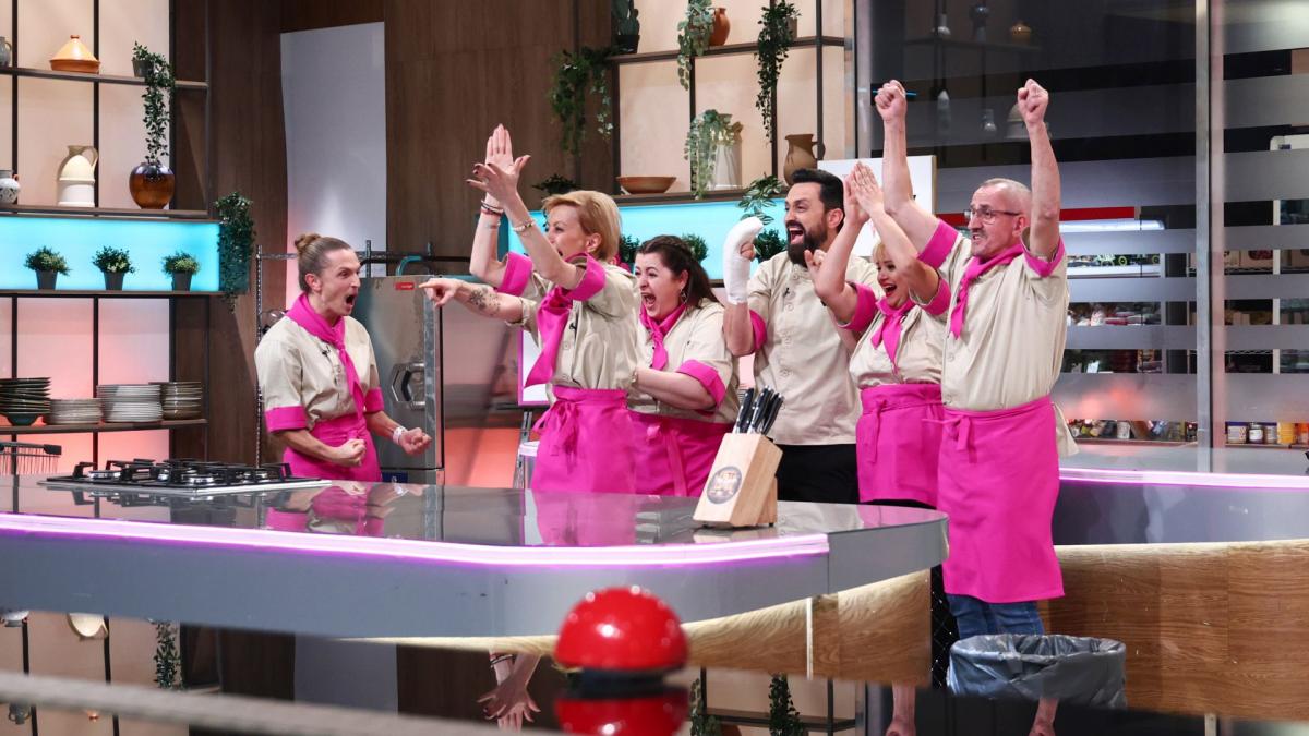 Echipa lui Chef Orlando, victorioasă ieri la Chefi la cuțite. Amuleta rimelor aduce hohote de râs în battle-ul serii, dar lovitura lui Chef Sautner complică grav sesiunea de gătit