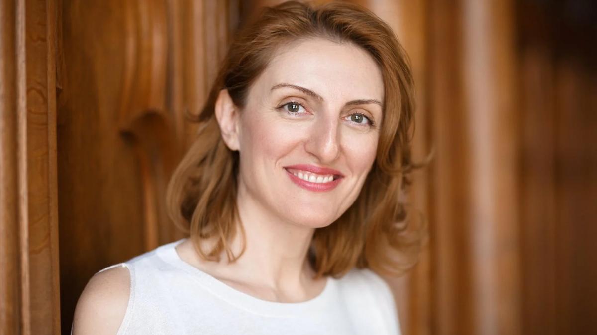 Șuetă cu scriitoarea armeană Narine Abgarian: Războiul este un inamic monstruos