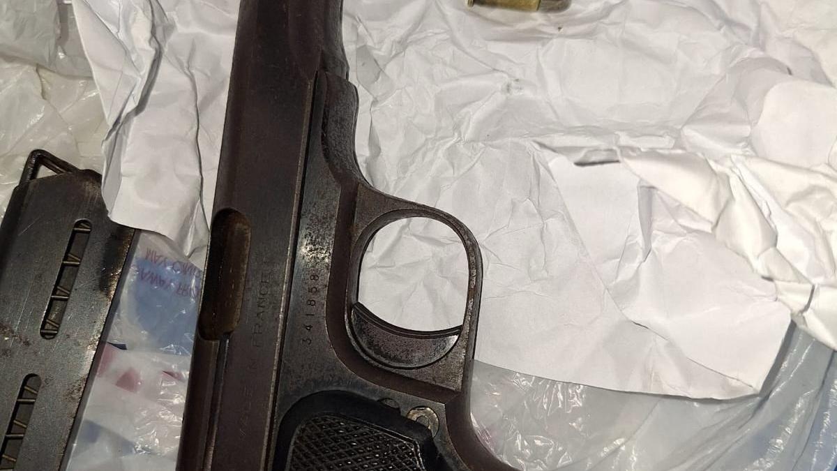 Sute de arme și cartușe, confiscate de polițiști în ultima perioadă