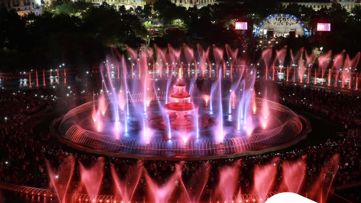Primăria Capitalei: Revin spectacolele de apă, muzică și lumini de la fântânile din Piața Unirii