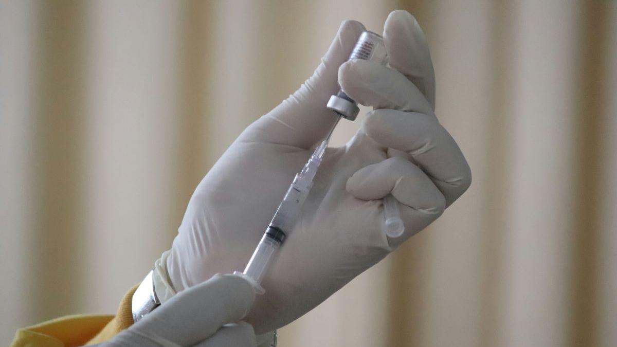 Vaccinul anti-HPV, GRATUIT pentru toți tinerii între 11 și 26 de ani. România extinde prevenția împotriva cancerului