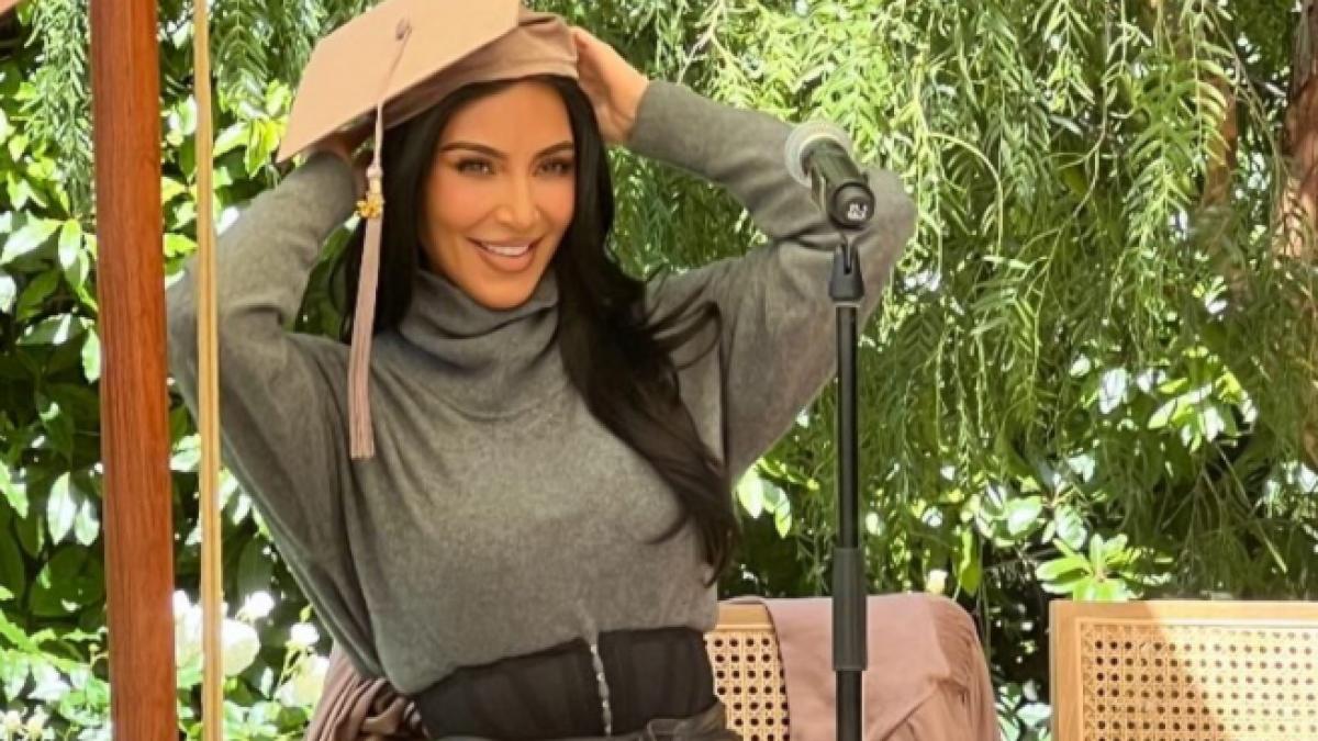 la 44 de ani kim kardashian a absolvit dreptul