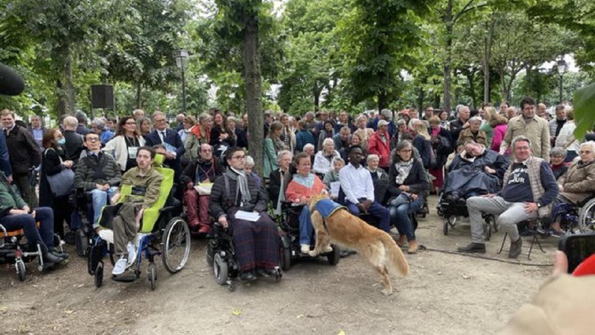 protest paris pericolele legii moartea asistata