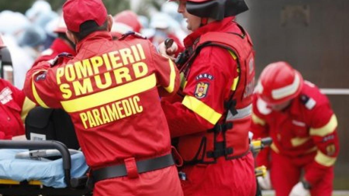 Un electrician de 47 de ani a murit electrocutat pe un stâlp în Vâlcea