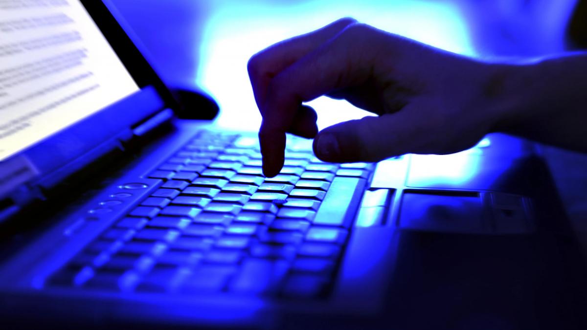 Atenţie la ce mailuri deschideţi. DNSC avertizează asupra unei campanii de phishing