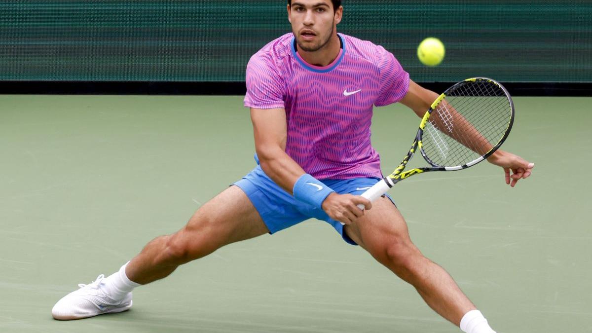 Alcaraz avansează în turul trei la Roland Garros după o nouă prestație convingătoare