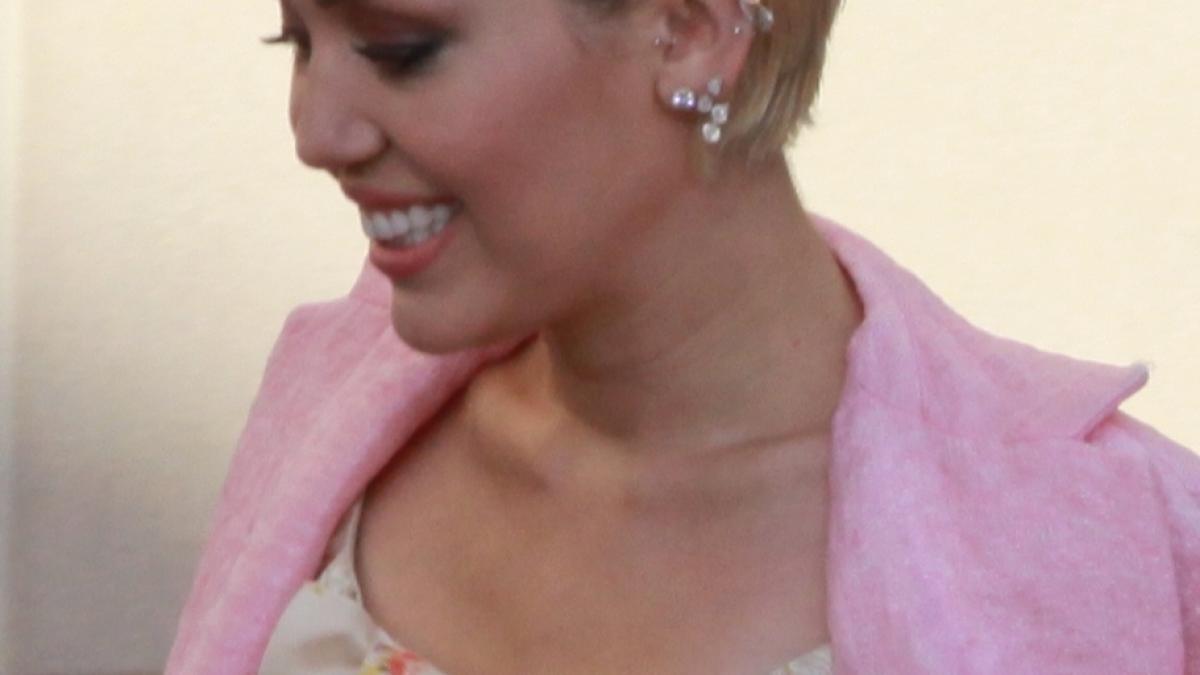 Miley Cyrus dezvăluie secretul vocii sale răgușite: Are un polip pe corzile vocale