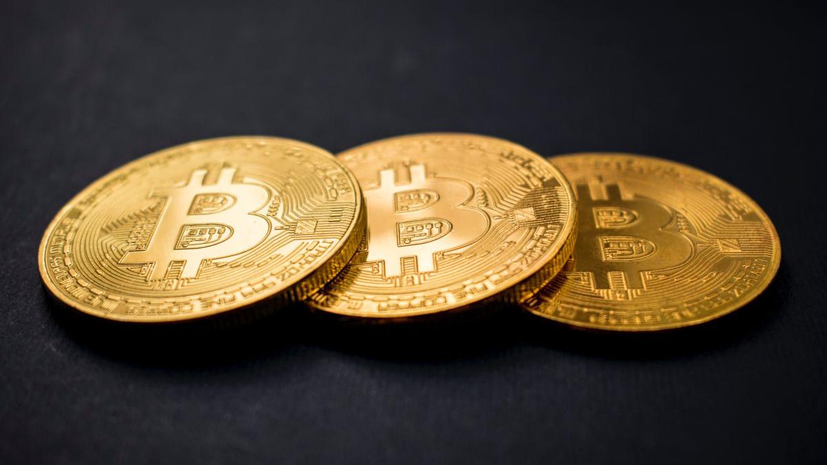 Aur sau Bitcoin? Cea mai mare bătălie financiară a deceniului 