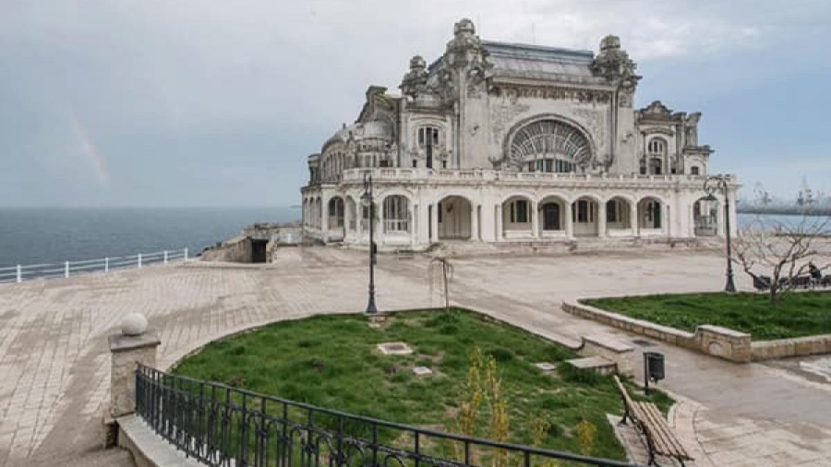 Cazionul din Constanța vandalizat la câteva zile de la deschidere. Foițe de aur, despinse de pe pereți