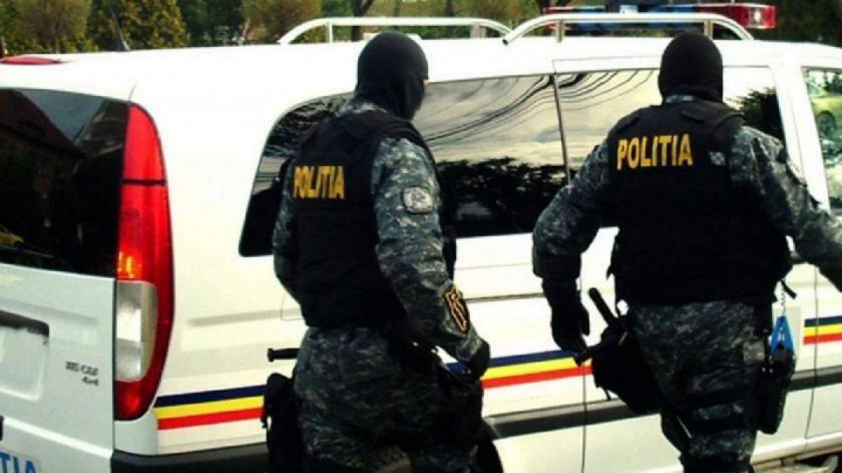 Patru persoane, cercetate după ce și-ar fi obligat copiii să cerșească