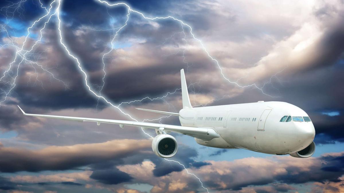 Mai multe avioane nu pot ateriza la Otopeni din cauza furtunii