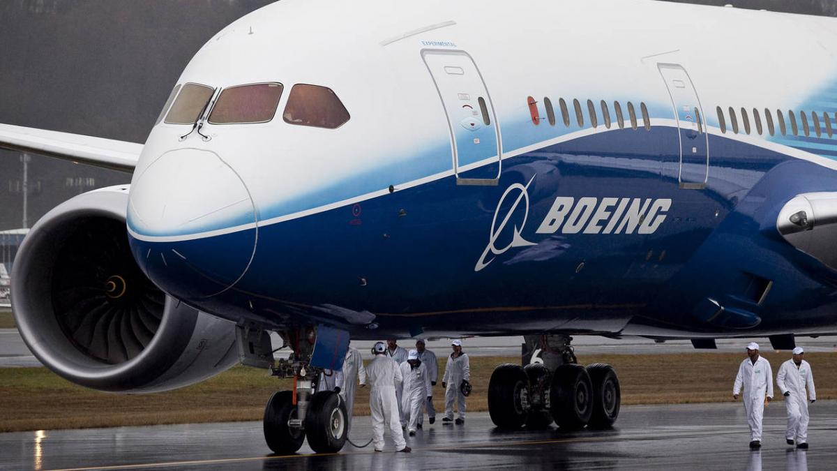 Acțiunile Boeing au scăzut cu 8% în urma prăbușirii avionului în India