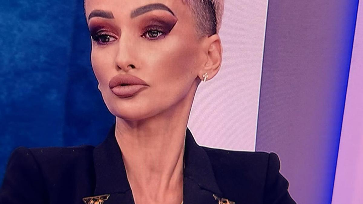Gabriela Lucuțar, cunoscută drept „regina întunericului”, amendată cu 7.900 lei în timp ce transporta trupul lui Ciprian Pian
