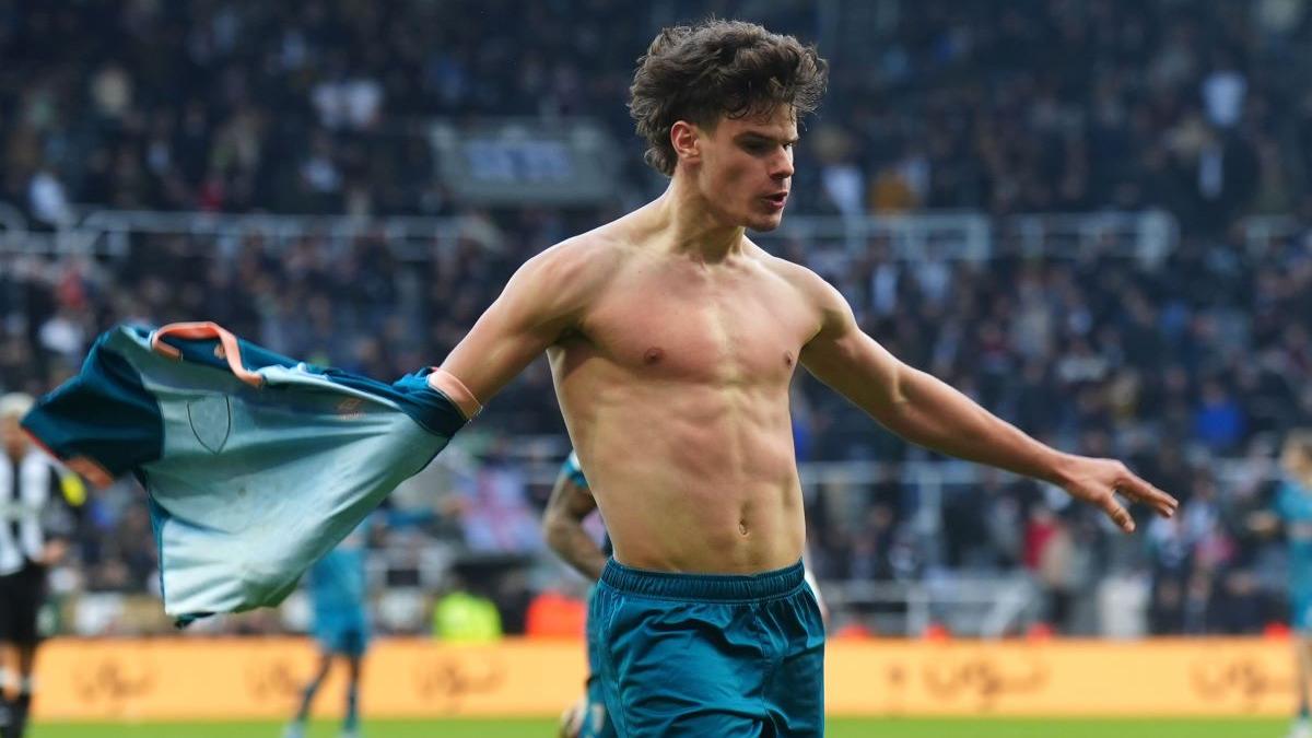 Liverpool transferă un nou star: Milos Kerkez vine de la Bournemouth pentru 40 de milioane de lire sterline