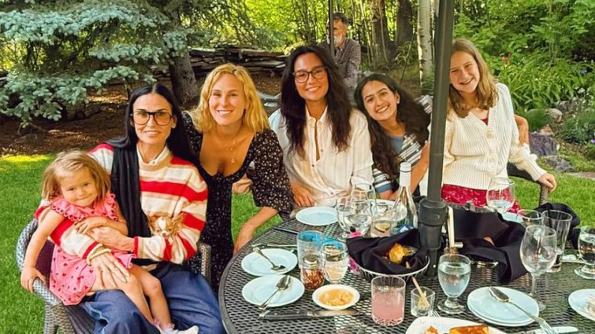 Soția lui Bruce Willis și-a sărbătorit ziua de naștere alături de Demi Moore și familia