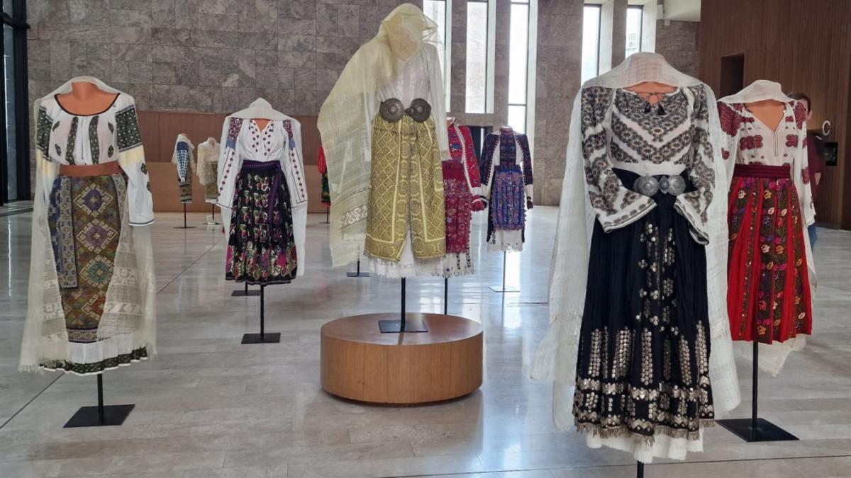 De Ziua Internațională a Iei, ARCUB deschide expoziția „Alai”, curatoriată de artista Ștefana Samfira, o pledoarie pentru Patrimoniul Viu, la Casa Eliad