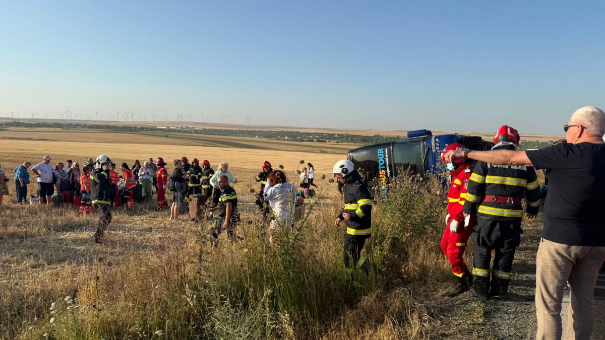 Un autocar cu 60 de ucraineni s-a răsturnat pe DN22, în Constanța