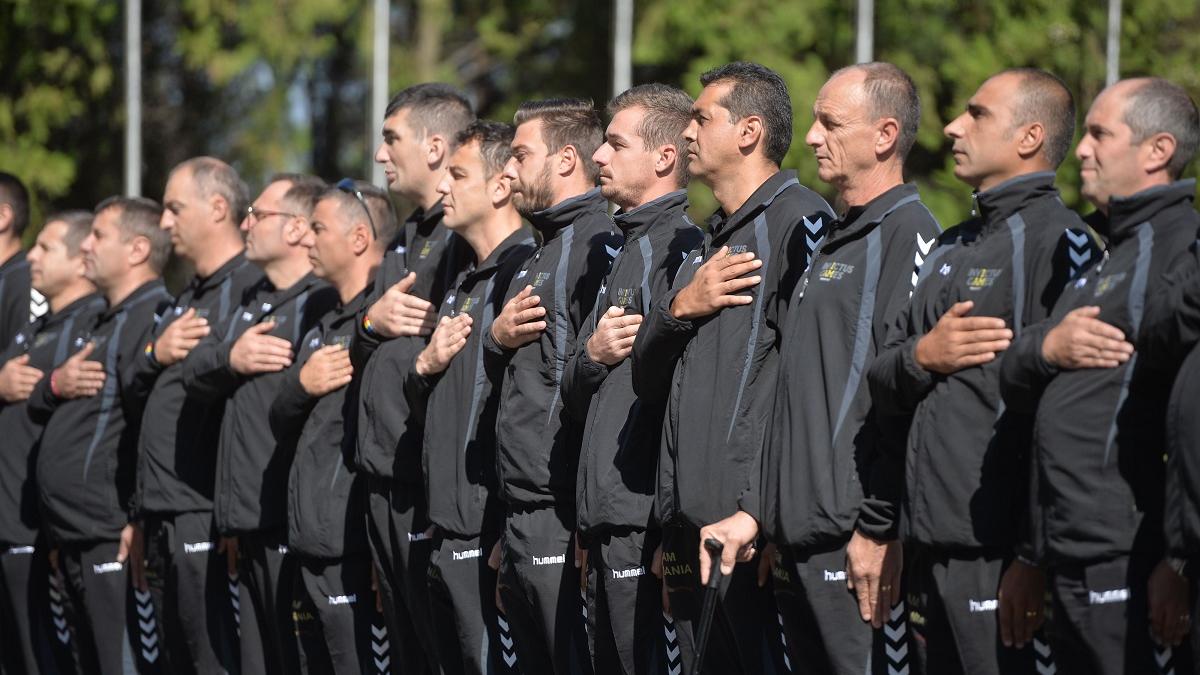 Militarii din echipa INVICTUS România vor duce drapelul național pe Vârful Omu