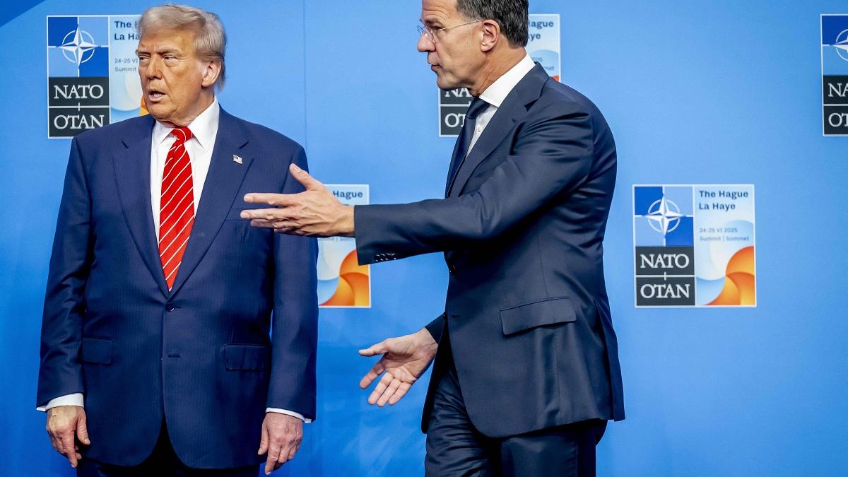Șeful NATO neagă că l-a numit pe Trump „tătic" și explică controversa