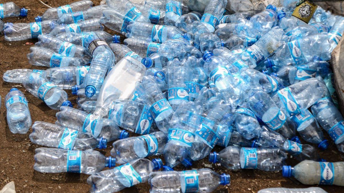 Românii au returnat peste 1,8 miliarde de ambalaje cu garanție în primele cinci luni din 2025