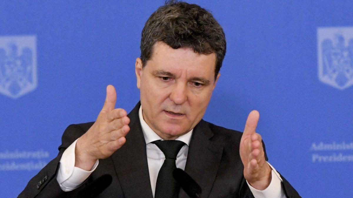 Nicușor Dan contestă legea care pedepsește cu închisoarea promovarea ideilor legionare