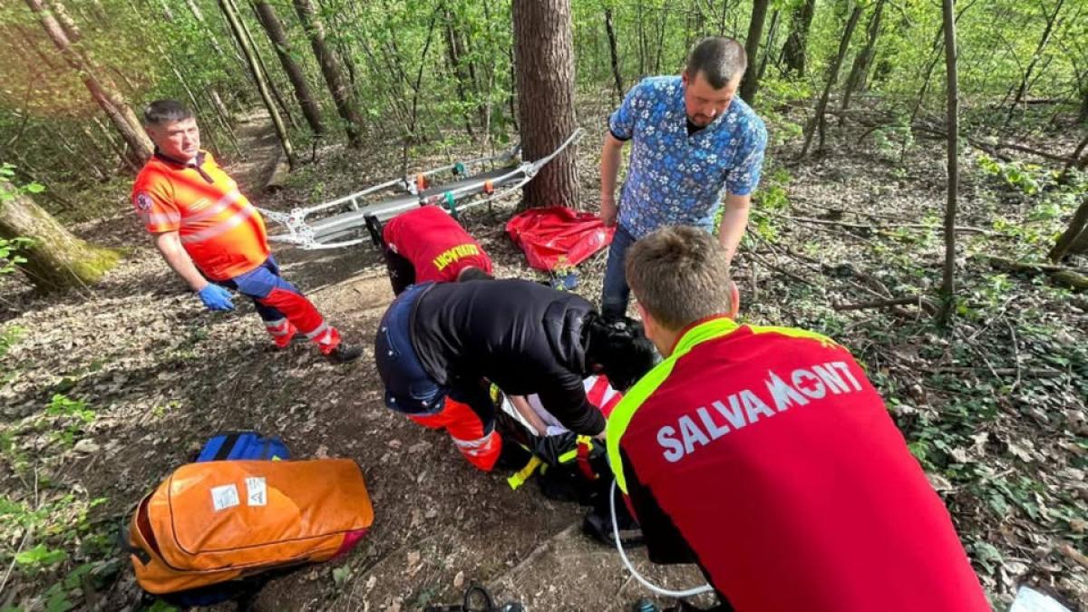 Operațiune de salvare a doi ucraineni din Munții Maramureșului. Unul este în stare gravă