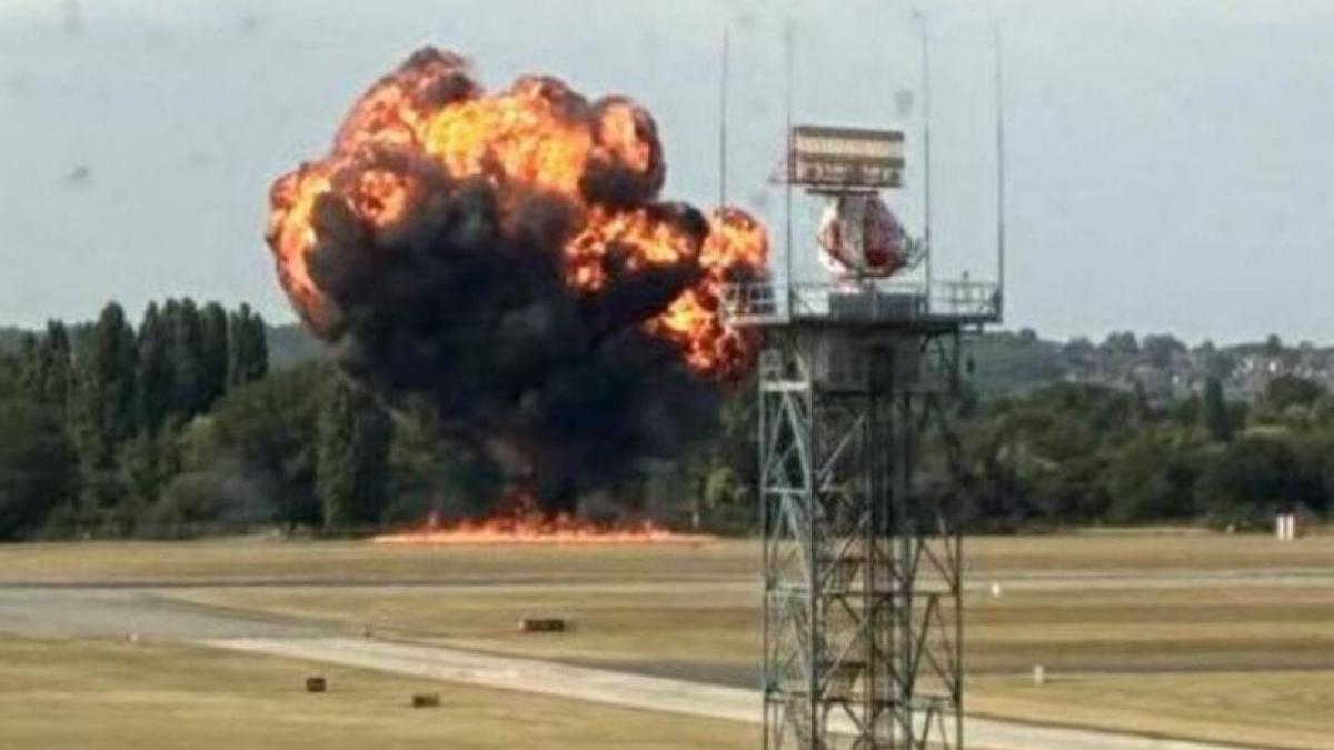 un avion s a prabusit pe un aeroport din londra