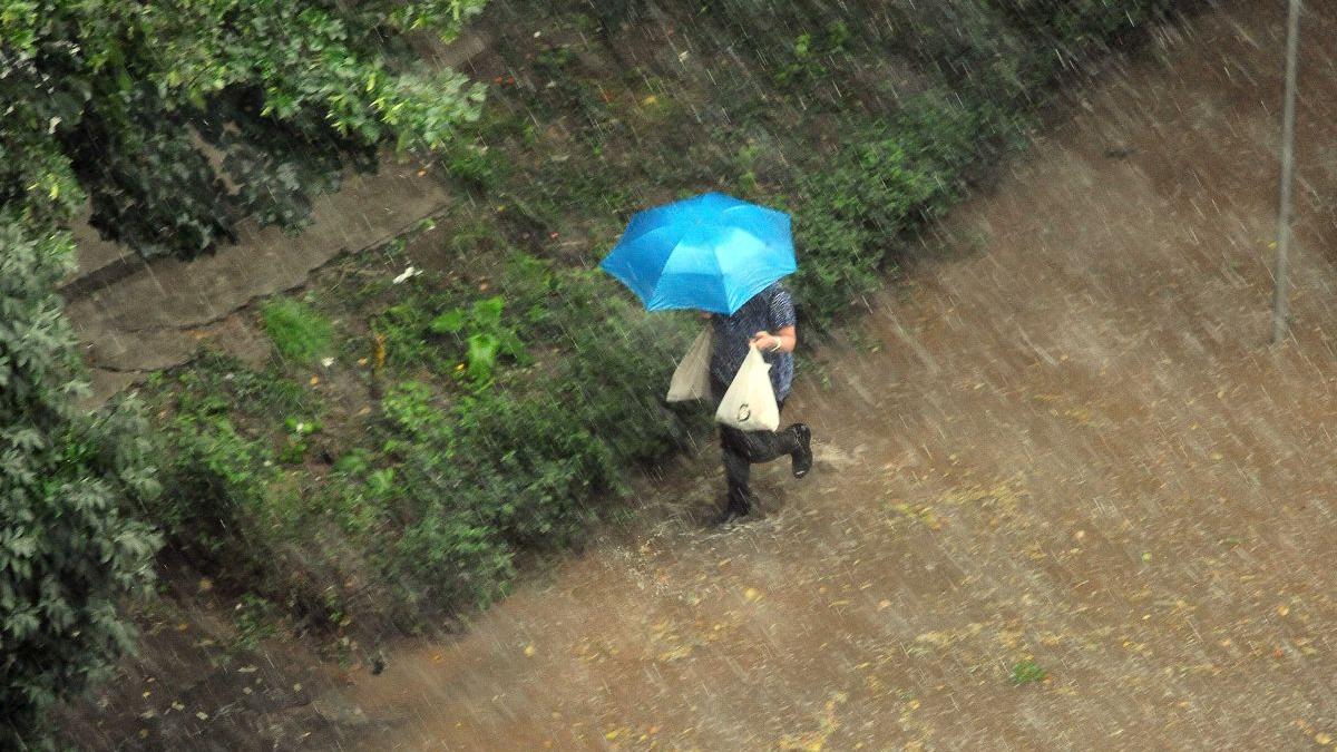 Alertă meteo imediată de Cod roșu. Vijelii, grindină și ploi torențiale. Iată lista localităților afectate
