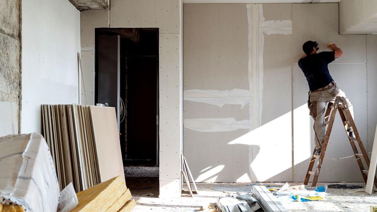 Țepe cu lucrări de renovare. Un „meșter” a încasat bani pentru lucrări și apoi a dispărut