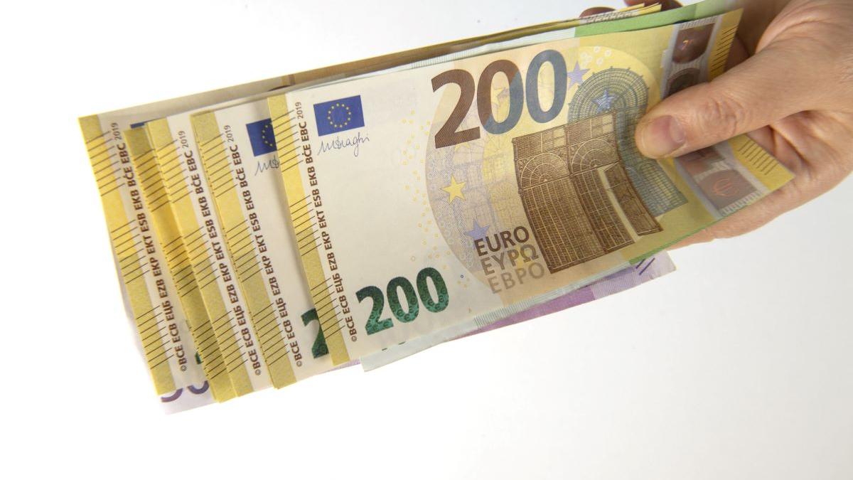 Metoda creditul. Cum încearcă hoții să îți fure banii din cont: ”A spus că este de la Poliția Română”