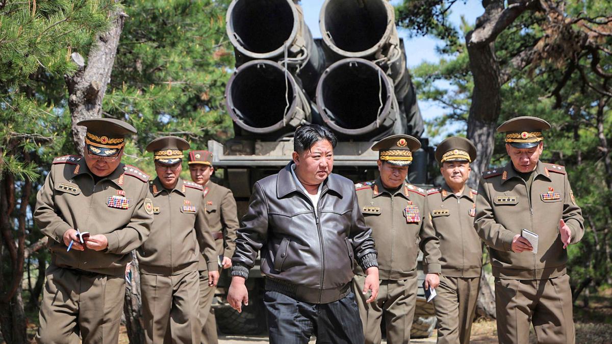 Kim Jong Un, la concursul de tras cu tunul
