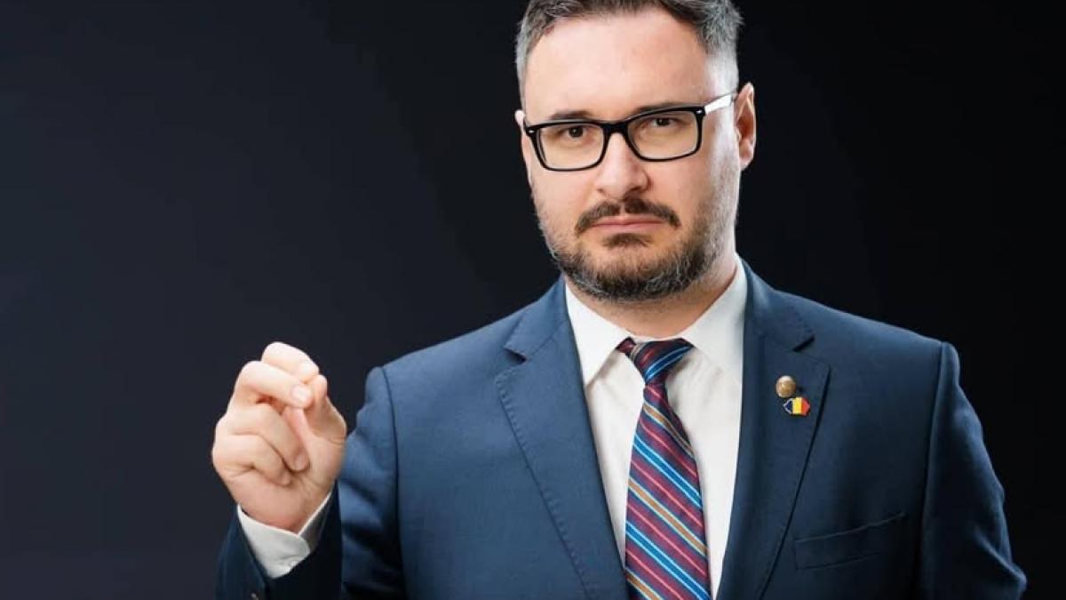 AUR: Domnule Tőkés, ajunge, România nu este terenul de joacă al obsesiei dumneavoastră separatiste
