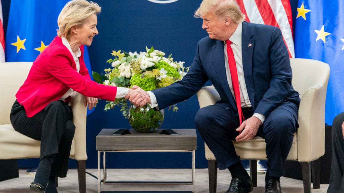 Acord istoric Trump - Ursula von der Leyen: taxă vamală de 15% pentru produsele din UE 