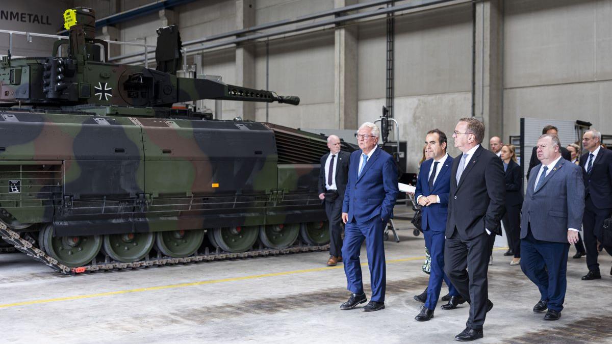 Germania pregăteşte comenzi ample de avioane de luptă şi vehicule militare