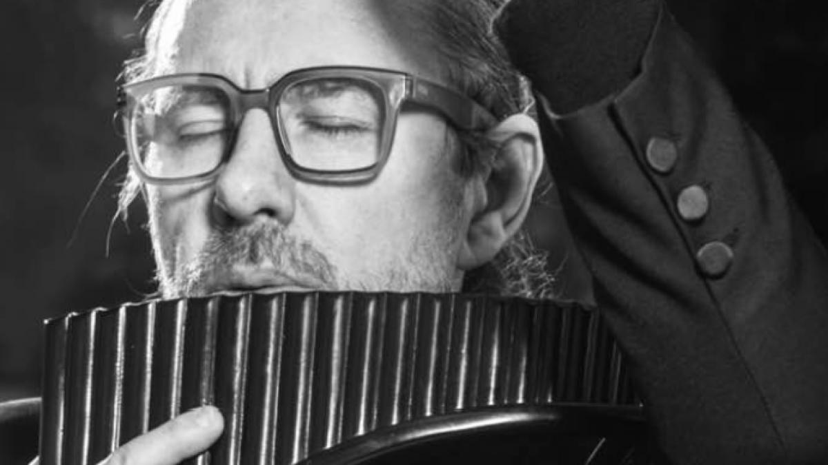 Artistul Nicolae Voiculeț a cântat în fața casei lui Ion Iliescu, la nai, „Deșteaptă-te, române” 