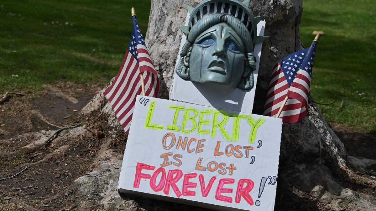 Locuitorii din Washington DC protestează față de patrulele impuse non stop de Casa Albă