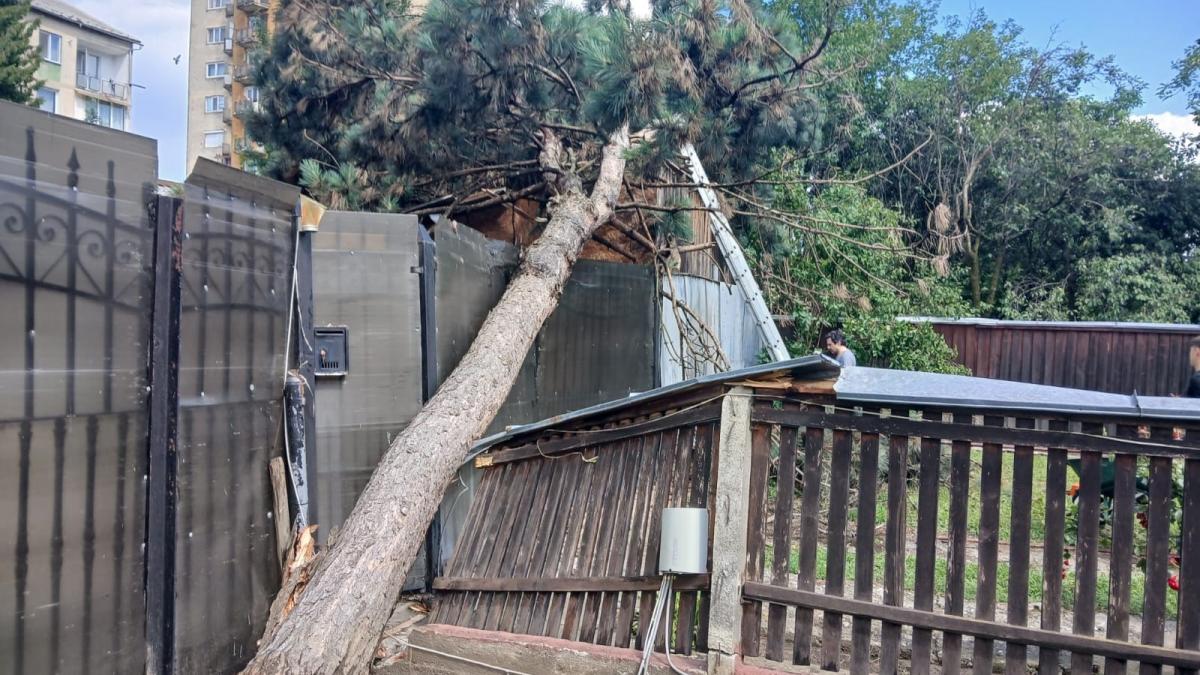 Fenomenele meteo severe au făcut victime. Mai multe persoane au avut nevoie de îngrijire medicală