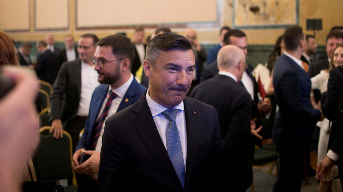 Țara arde, Chirica repară statuia. Firma la care a lucrat edilul reabilitează statuia ecvestră a lui Ștefan cel Mare pe 280.000 de euro