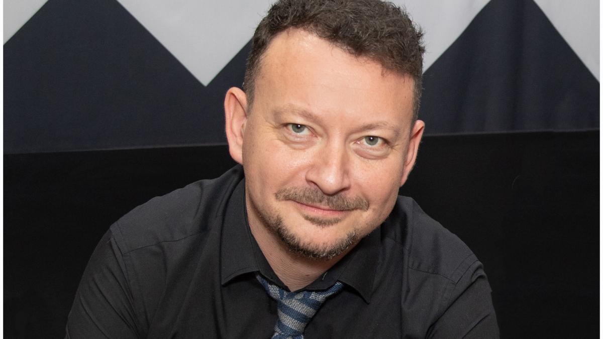 Șuetă cu Cristian Iftode: „Noi ne-am suit în trenul modernităţii din mers şi am făcut-o într-un vagon cu frâna trasă”