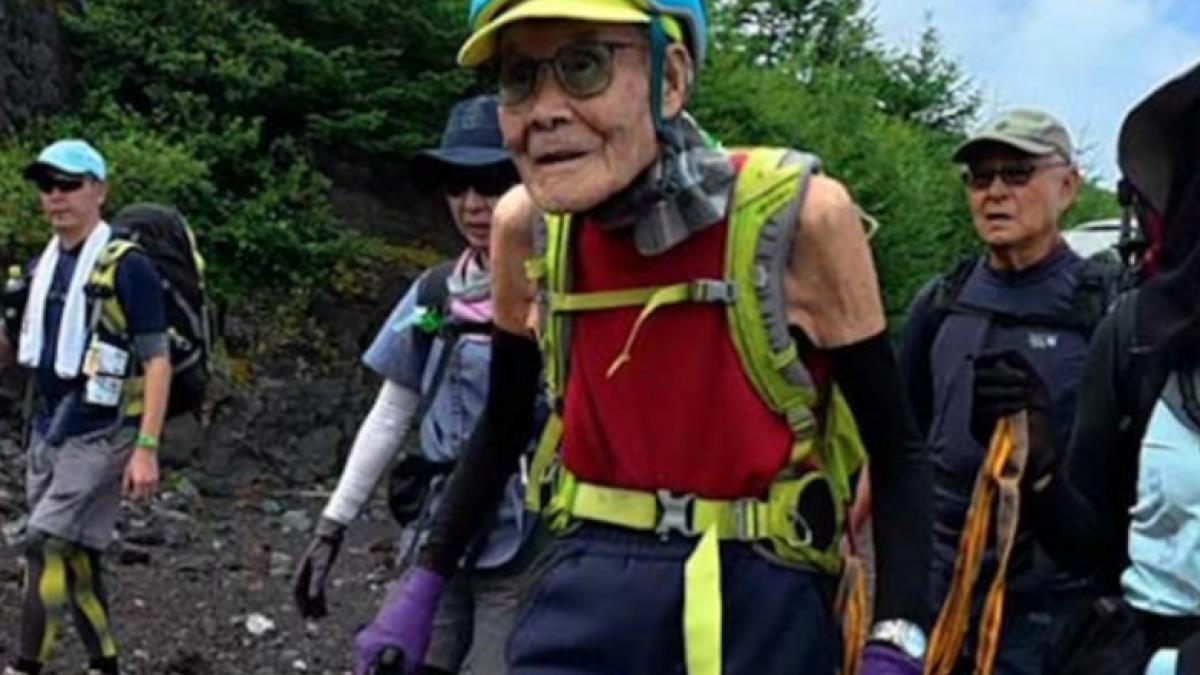 De necrezut! Un bărbat de 102 ani a cucerit Muntele Fuji. Japonezul a intrat în Guinness World Records