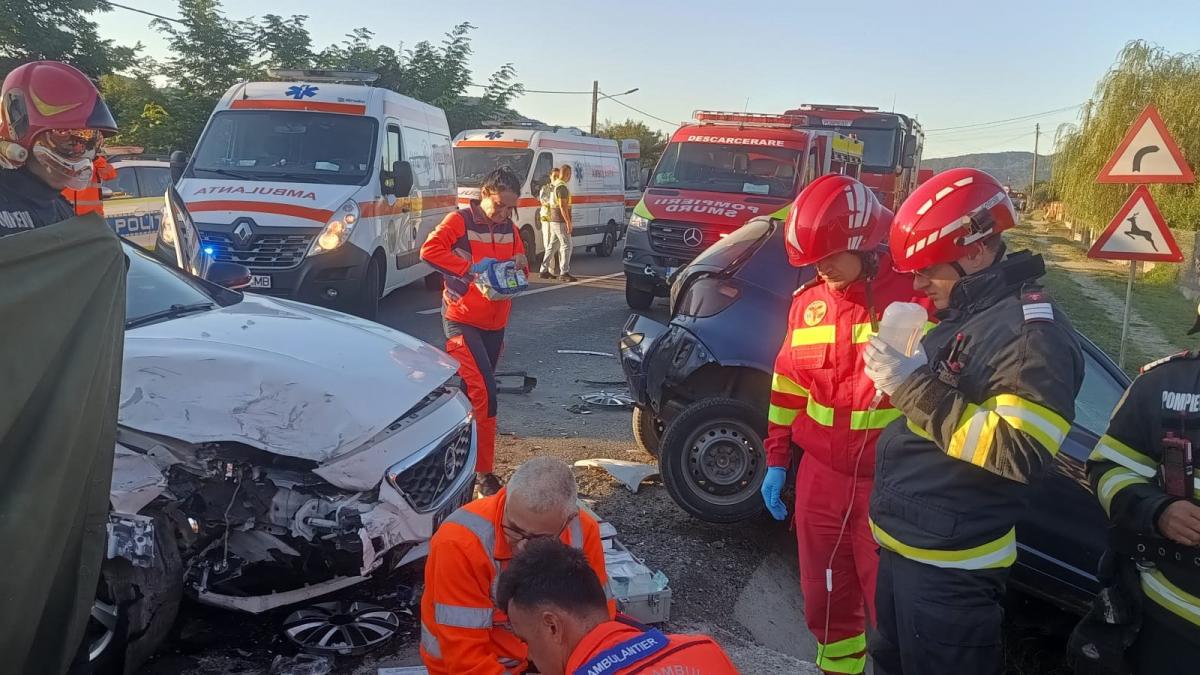 Doi șoferi au murit într-un accident produs pe un drum județean din Argeș