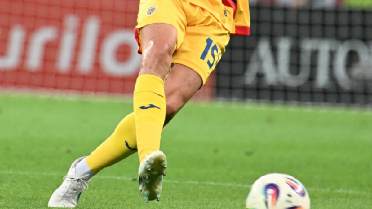 Naționala de fotbal a României zboară astăzi în Cipru, pentru meciul din preliminariile CM 2026