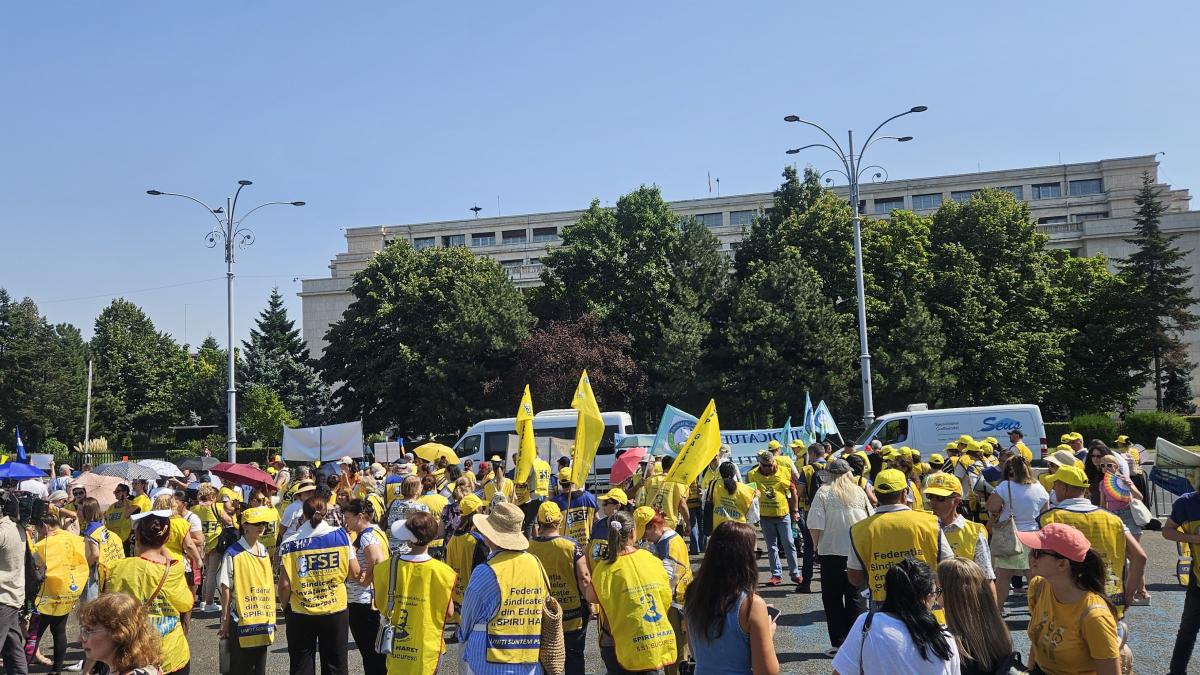 Prima zi de școală, cu profesorii în stradă: începe scandalul