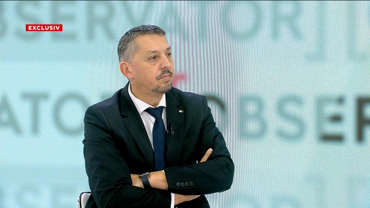 „Acest ministru a salvat salariile și bursele oamenilor din sistem până la sfârșitul anului, a evitat tăierile de salarii și de dat oameni afară.”