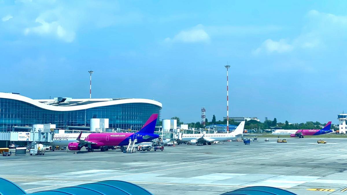 Senatul și-a cumpărat bilete de avion pe curse internaționale. Un senator zboară cu 30% mai scump decât un deputat