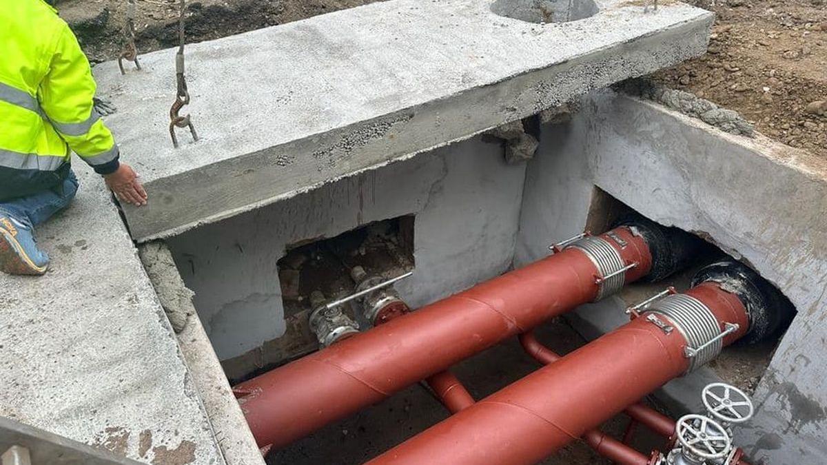 Sute de blocuri din București, fără apă caldă până în octombrie: Lucrări pe conducte vechi de zeci de ani