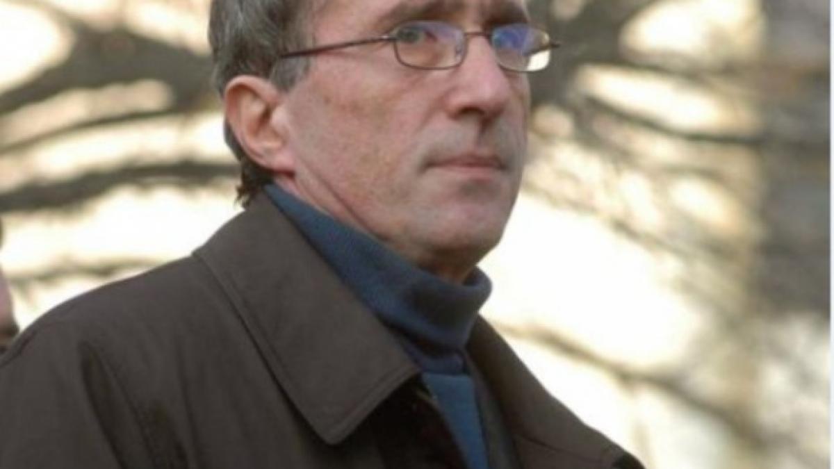 Valentin Ceaușescu este bolnav și nu are bani pentru tratament. El cere ajutorul statului român