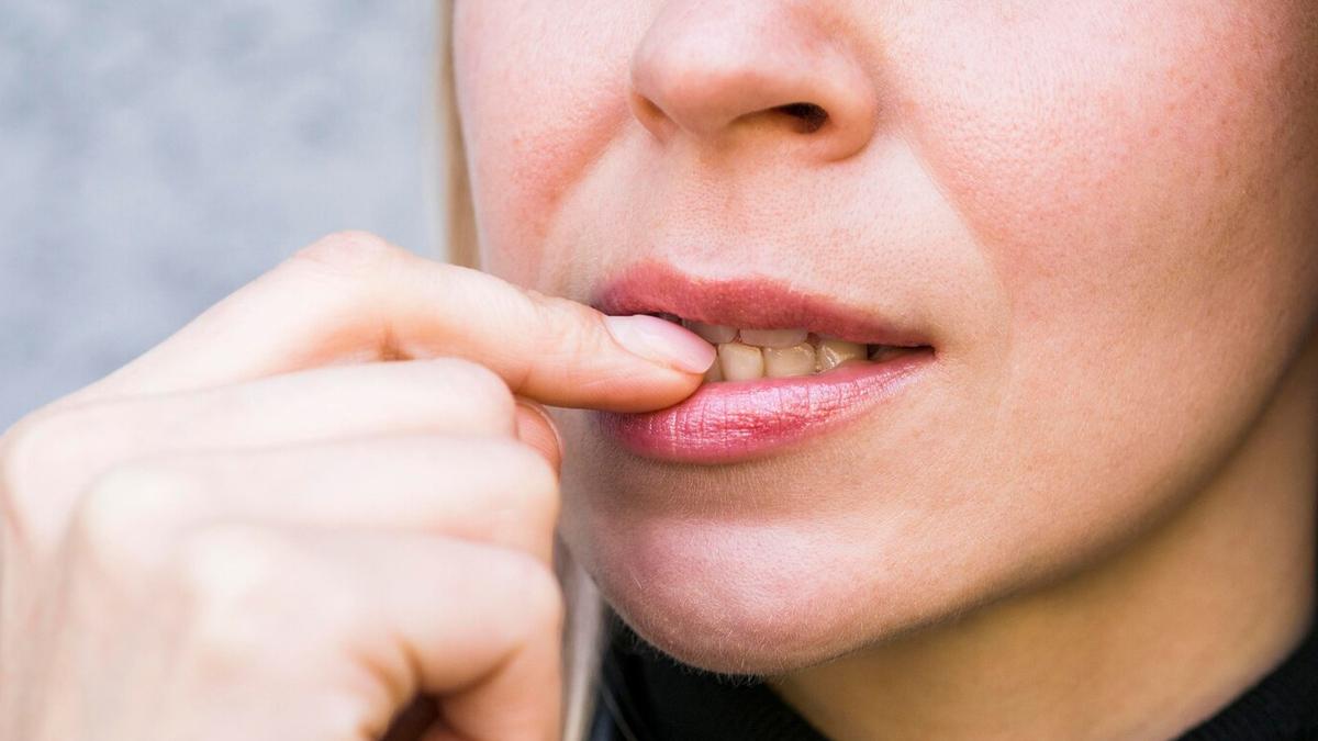 Prețurile mari îi fac pe români restanţieri la igiena orală. 7 din 10 consideră serviciile prea scumpe