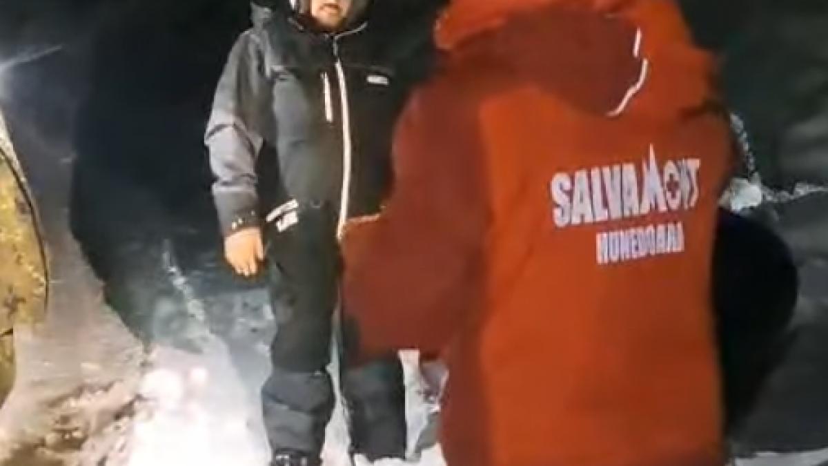 Turiști polonezi, blocați în zăpadă, într-un gol alpin din zona Plaiul Muierii